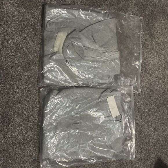 NWT New Arminta Watts Crop Sleeveless Workout Tank Gray Size L - Picture 2 of 2